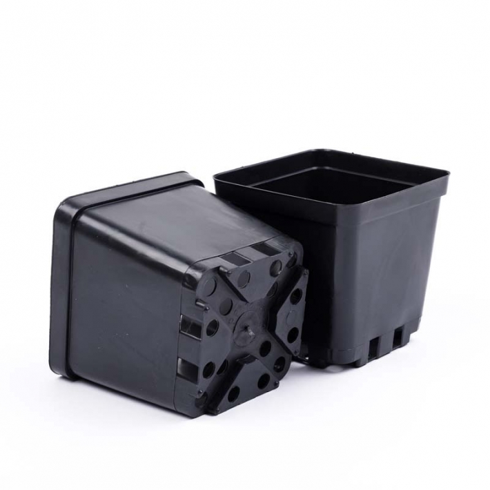 Горшок 15x15x15 см, объем 2,7 л, твердый (литой)