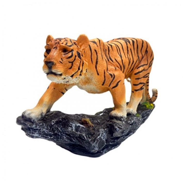 Тигр идет по камню вверх H=20 см